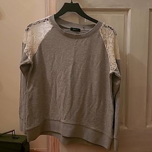 Lacy sleeves shirt (M)
